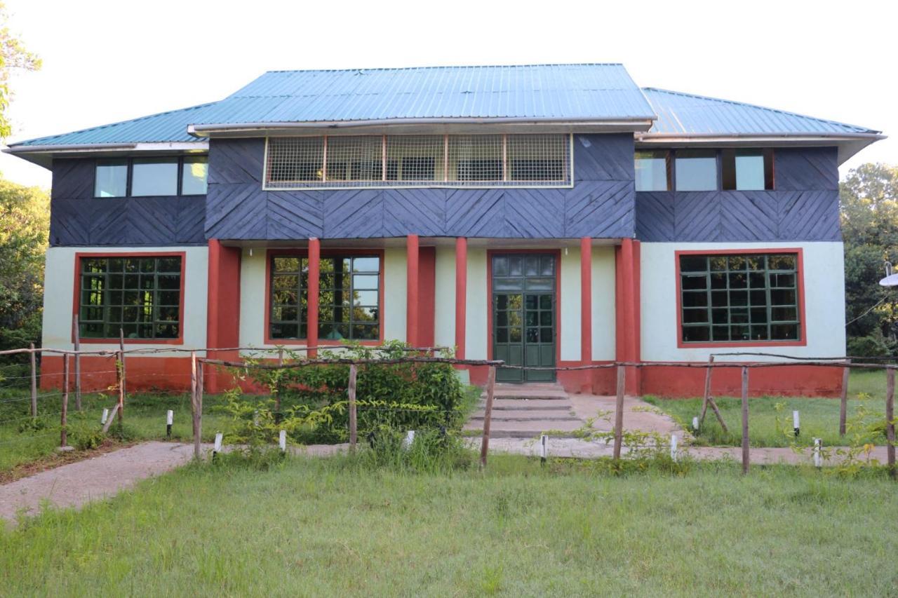 Rhino Tourist Camp Hotel Ololaimutiek Exterior photo